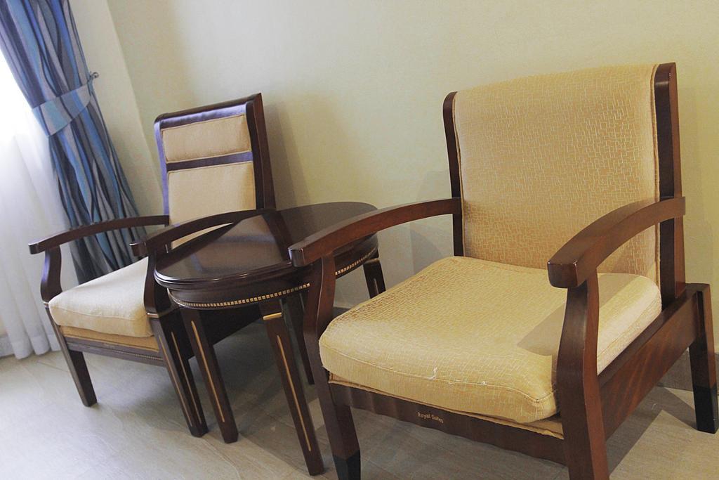 Royal Suites Kampala Bagian luar foto